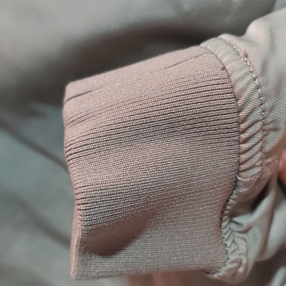 Aritzia Talula Whitby Bomber Jacket Olive Green Flight Military - Size Small - Picture 7 of 13